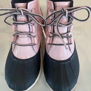 EUC Sorel women’s size 9.5 Pink and Black Out N About Classic Waterproof boots